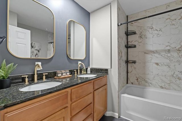 11163 Hammerstone Drive, South Lyon, MI 48178