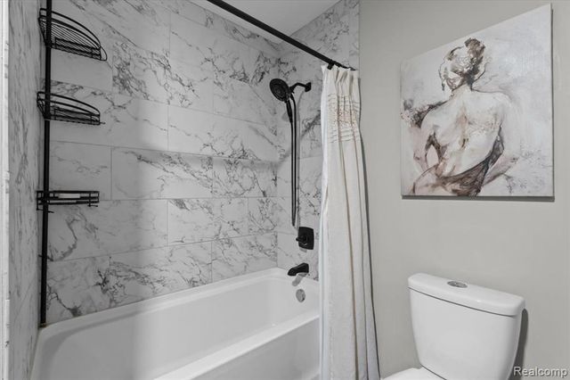 11163 Hammerstone Drive, South Lyon, MI 48178