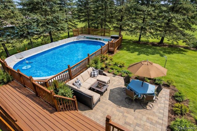 11163 Hammerstone Drive, South Lyon, MI 48178