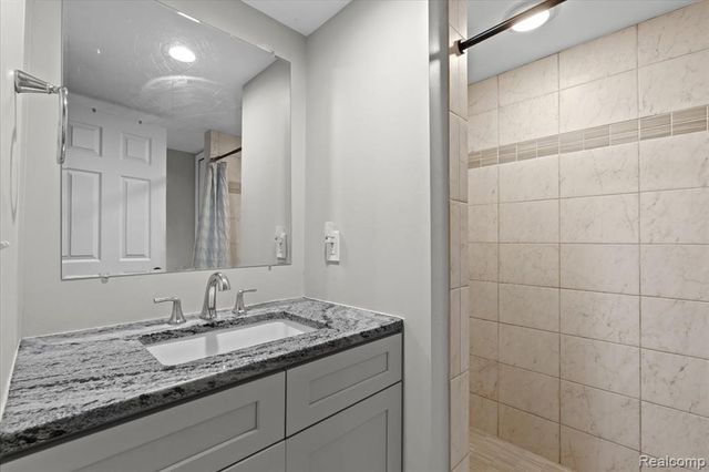 11163 Hammerstone Drive, South Lyon, MI 48178