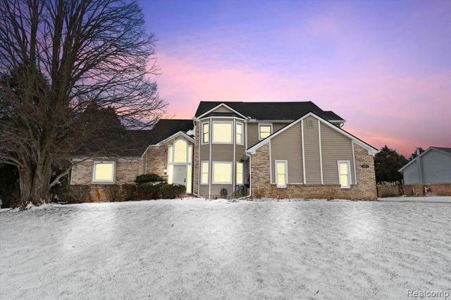11163 Hammerstone Drive, South Lyon, MI 48178