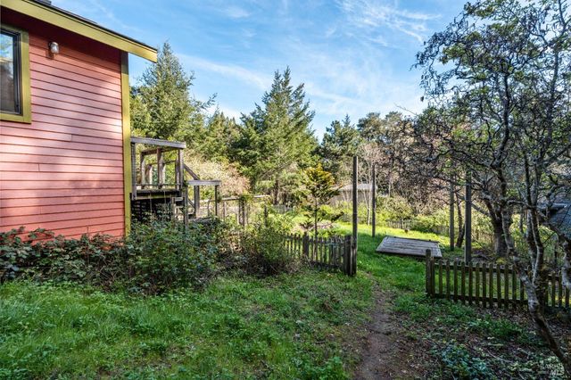 27851 Ten Mile Rd, Point Arena, CA 95468