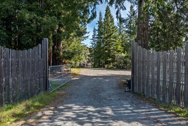 27851 Ten Mile Rd, Point Arena, CA 95468