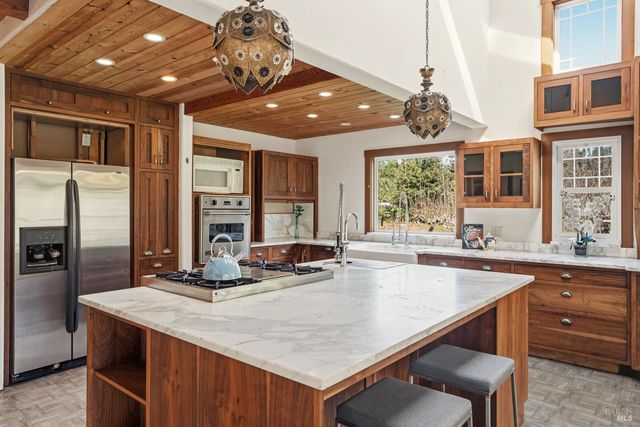 27851 Ten Mile Rd, Point Arena, CA 95468