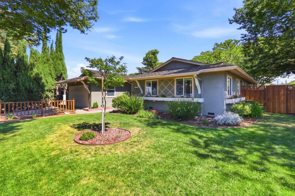 Image 3 of property listing at 2432 Rinconada Drive, San Jose, CA 95125