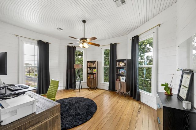 602 S Market Street, Brenham, TX 77833