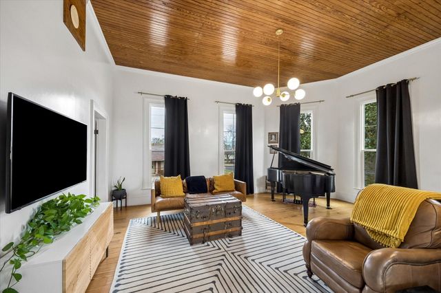 602 S Market Street, Brenham, TX 77833