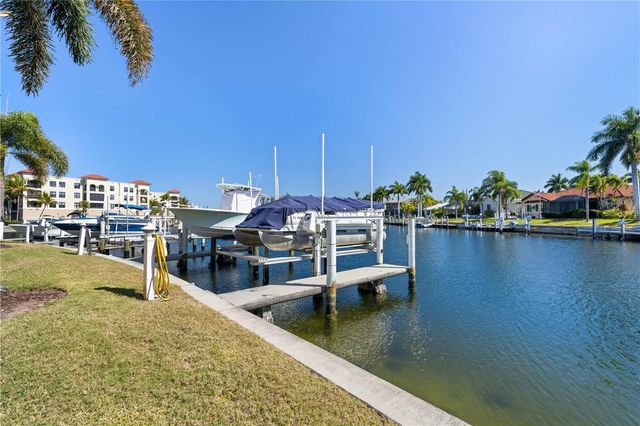 3334 PURPLE MARTIN DRIVE 215, Punta Gorda, FL 33950