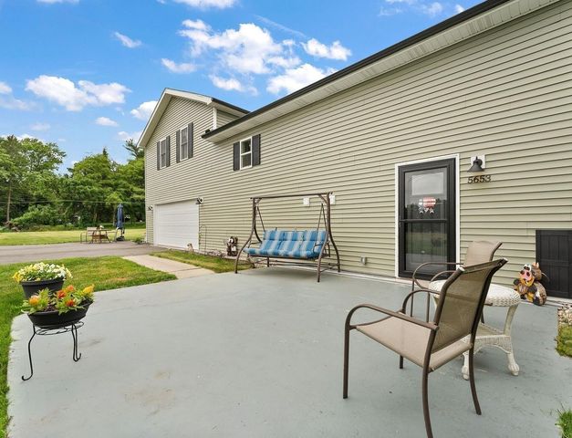 5653 S 425 W, La Porte, IN 46350