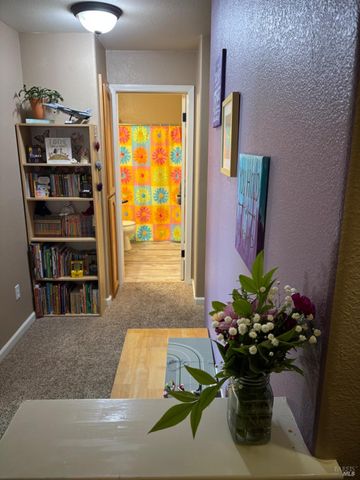 2322 Iroquois St, Santa Rosa, CA 95403