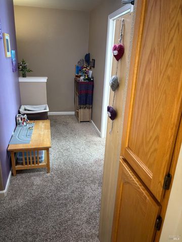 2322 Iroquois St, Santa Rosa, CA 95403