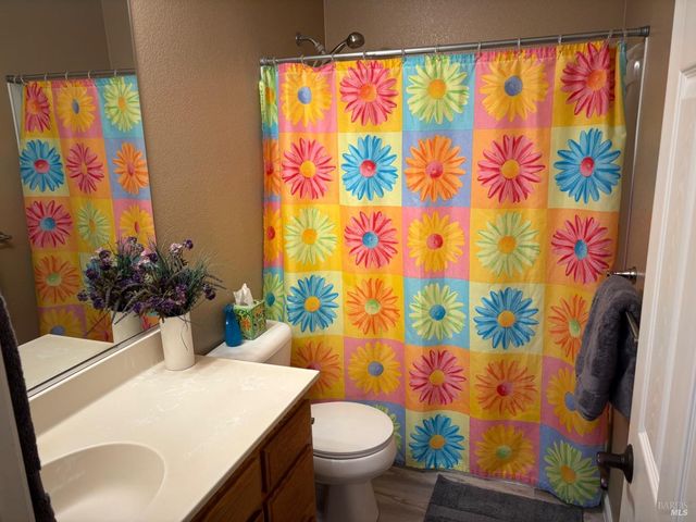 2322 Iroquois St, Santa Rosa, CA 95403