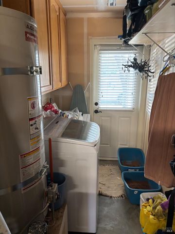 2322 Iroquois St, Santa Rosa, CA 95403