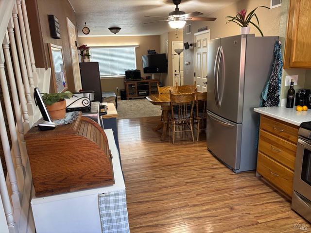 2322 Iroquois St, Santa Rosa, CA 95403