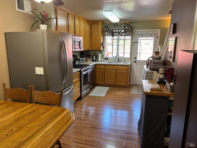 2322 Iroquois St, Santa Rosa, CA 95403
