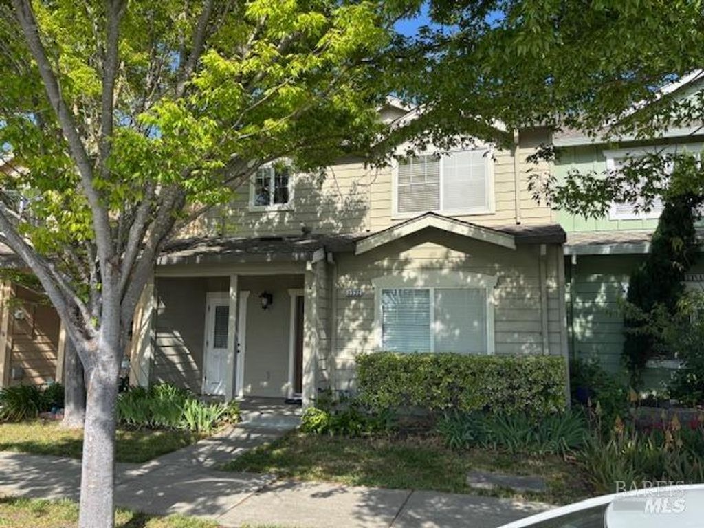 2322 Iroquois St, Santa Rosa, CA 95403