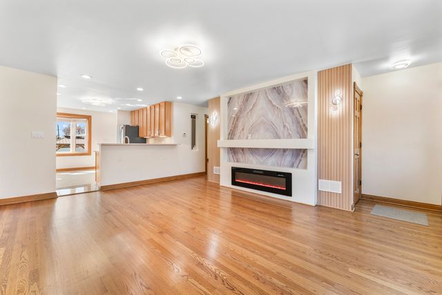 1412 Balmoral Avenue, Westchester, IL 60154
