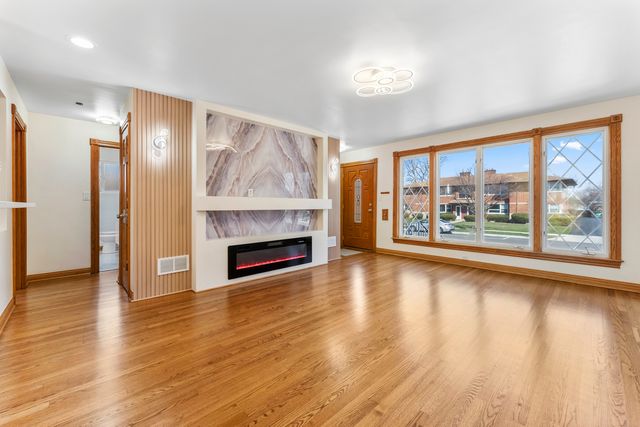 1412 Balmoral Avenue, Westchester, IL 60154
