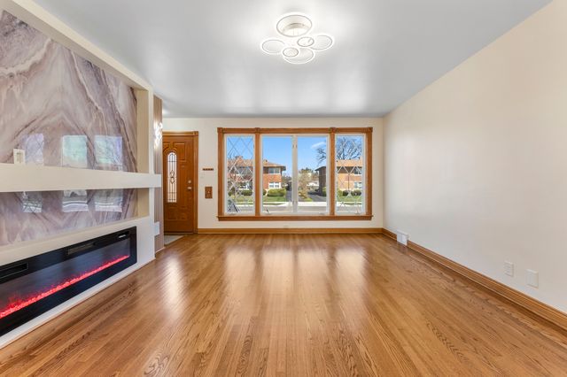 1412 Balmoral Avenue, Westchester, IL 60154