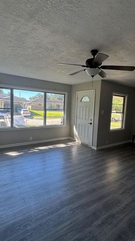 7947 Glenscott Street, Houston, TX 77061