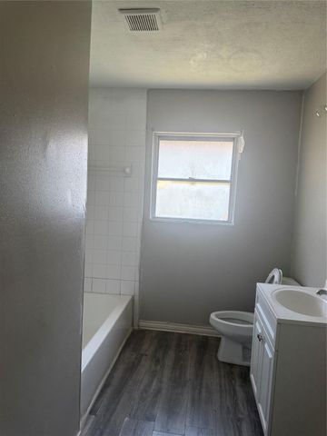 7947 Glenscott Street, Houston, TX 77061