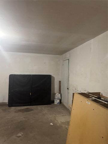 7947 Glenscott Street, Houston, TX 77061