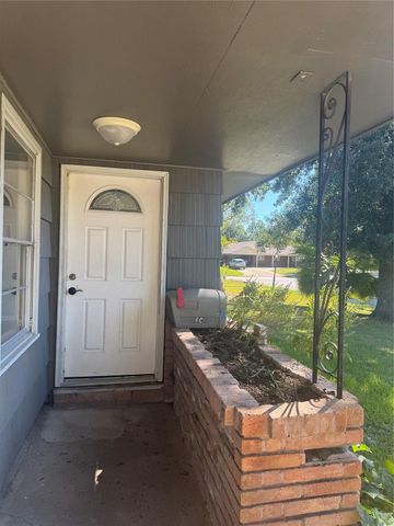7947 Glenscott Street, Houston, TX 77061
