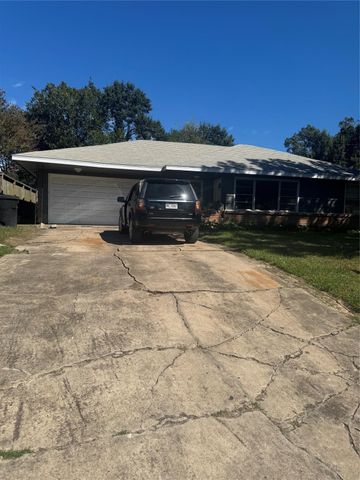 7947 Glenscott Street, Houston, TX 77061
