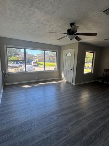 7947 Glenscott Street, Houston, TX 77061