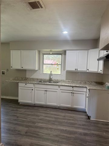 7947 Glenscott Street, Houston, TX 77061