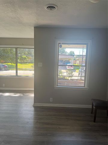 7947 Glenscott Street, Houston, TX 77061