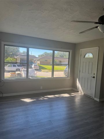 7947 Glenscott Street, Houston, TX 77061