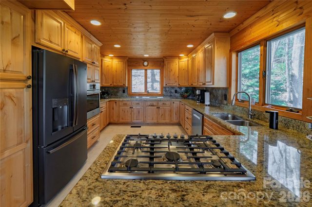 369 Deals Gap Road, Robbinsville, NC 28771