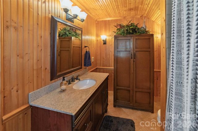 369 Deals Gap Road, Robbinsville, NC 28771