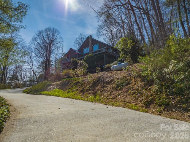 369 Deals Gap Road, Robbinsville, NC 28771