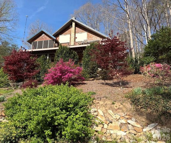 369 Deals Gap Road, Robbinsville, NC 28771