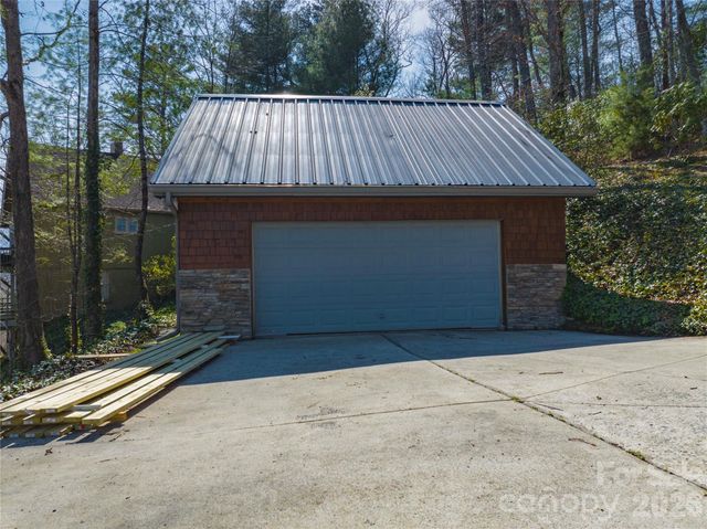 369 Deals Gap Road, Robbinsville, NC 28771