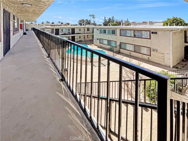 8800 Cedros 209, Panorama City, CA 91402