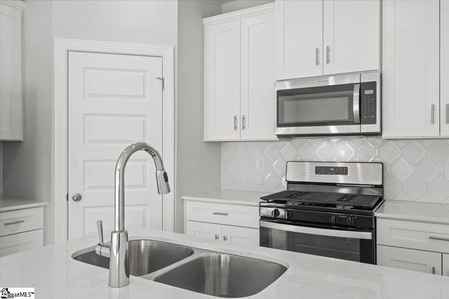 402 Blissful Court, Taylors, SC 29687