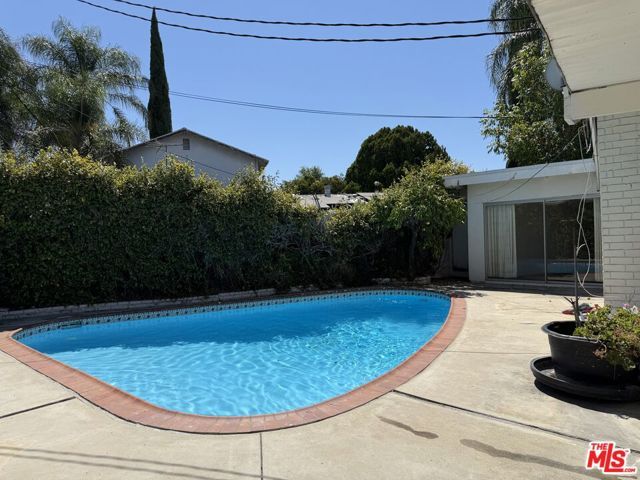 6417 Wystone Avenue, Los Angeles, CA 91335