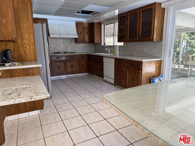 6417 Wystone Avenue, Los Angeles, CA 91335
