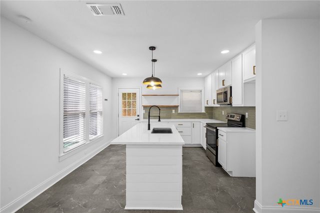 1110 Buena Vista Avenue, Victoria, TX 77901