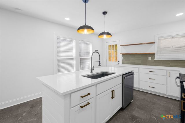 1110 Buena Vista Avenue, Victoria, TX 77901