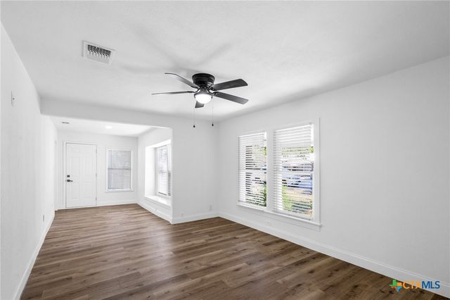 1110 Buena Vista Avenue, Victoria, TX 77901