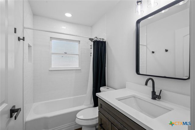 1110 Buena Vista Avenue, Victoria, TX 77901