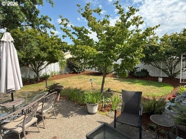 2490 BLUE BOY Ln, Eugene, OR 97404