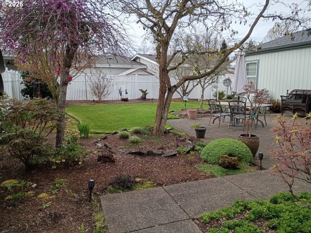 2490 BLUE BOY Ln, Eugene, OR 97404