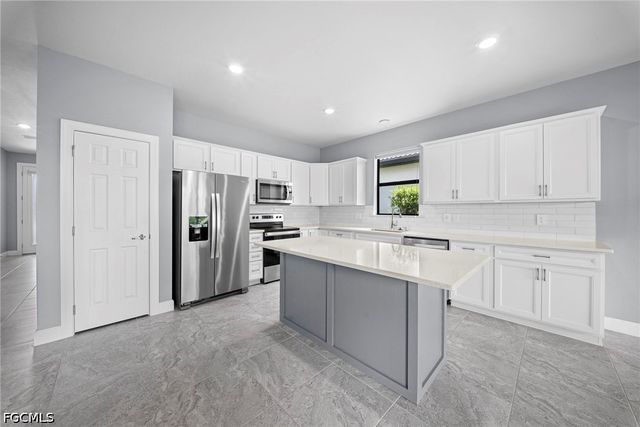 3685 E hampton CIR, Alva, FL 33920