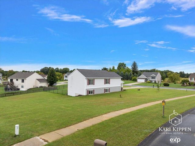 1698 Trent Ridge Court, Cedar Springs, MI 49319
