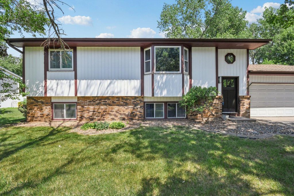 1555 Lois Drive, Shoreview, MN 55126